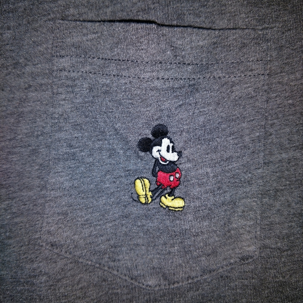 Uniqlo Mickey Mouse XS pocket t-shirt